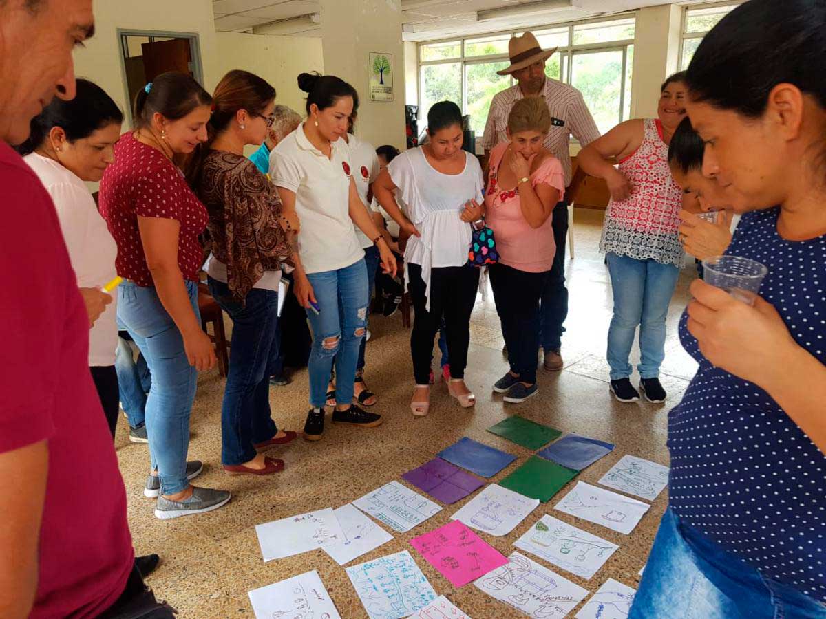 mujeres caf&eacute; capacitaci&oacute;n