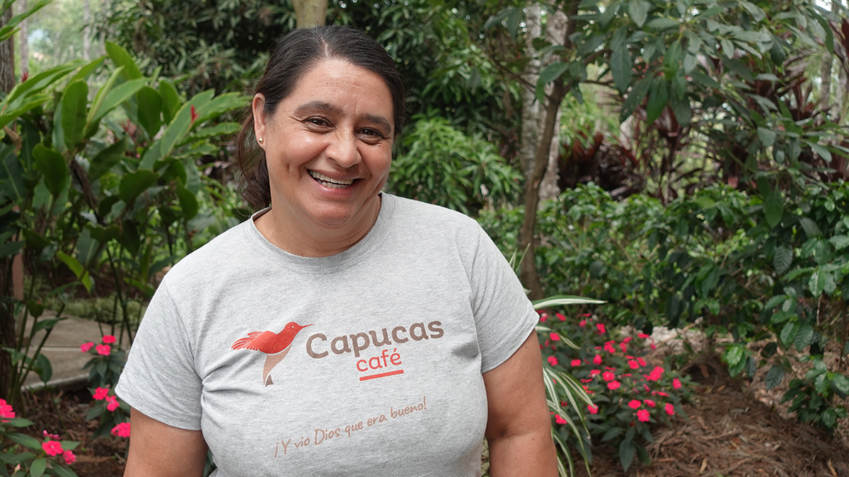 Daysi Estevez, socia de la Cooperativa Capucas en Cop&aacute;n, Honduras y participante del lanzamiento del programa &iexcl;REFORCEMOS LA SOSTENIBILDIAD! en el sector cafetalero hondure&ntilde;o.