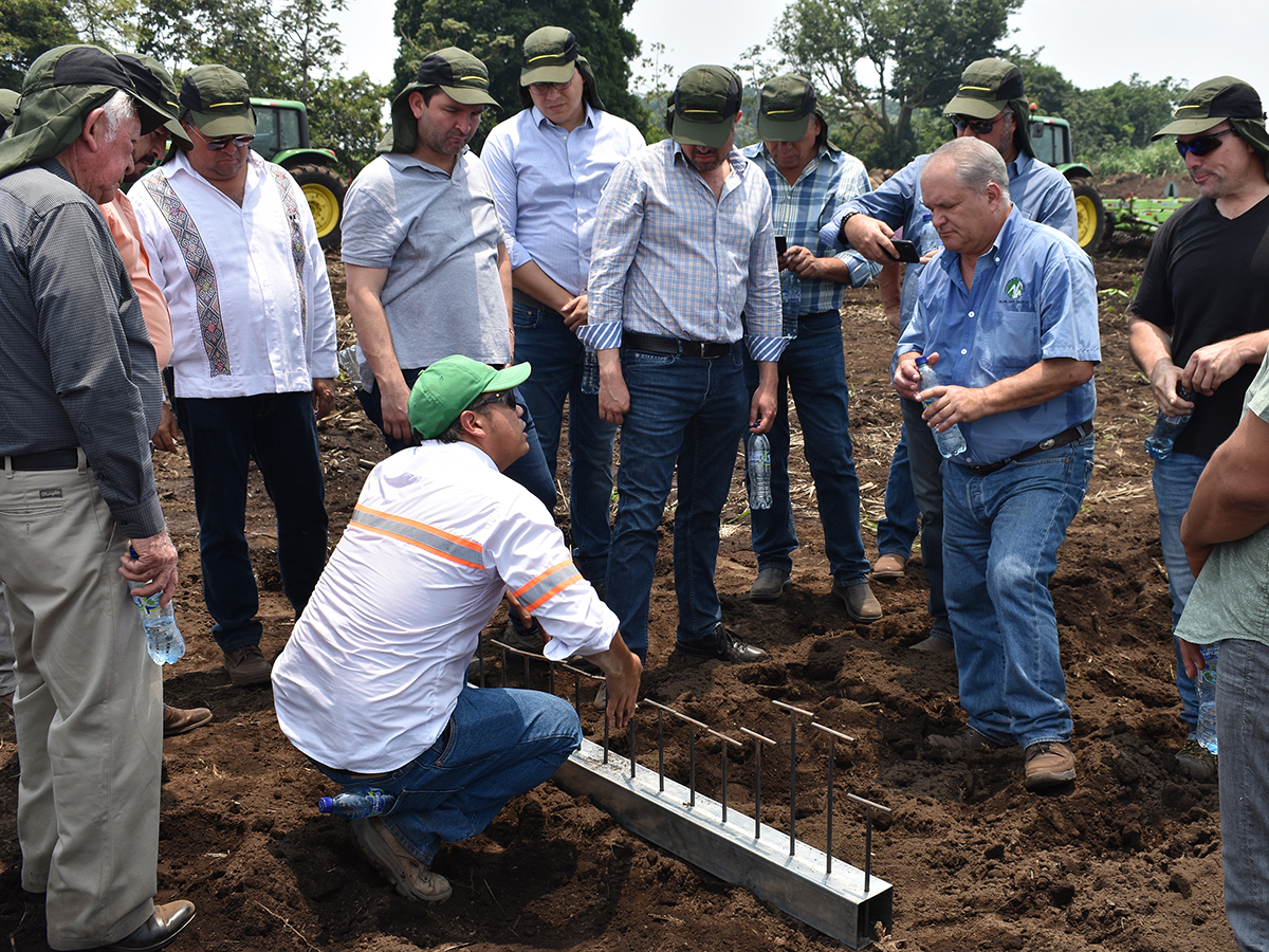 Demostraci&oacute;n durante intercambio de experiencia en Guatemala