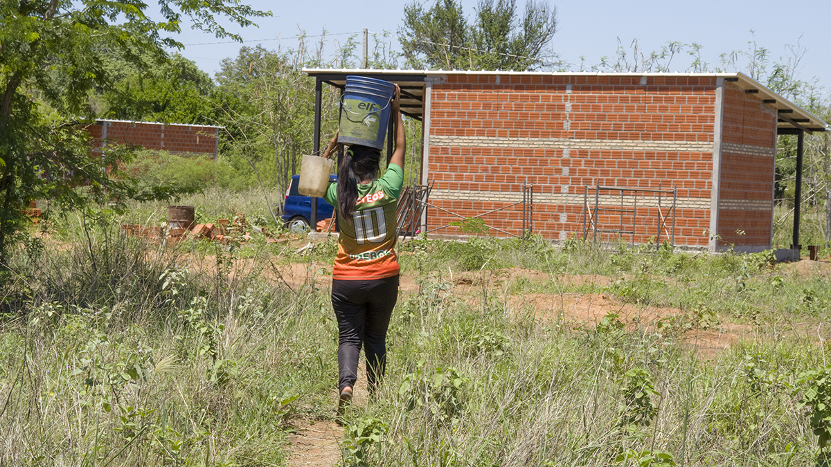 mujer chaco central paraguay agua sequ&iacute;a