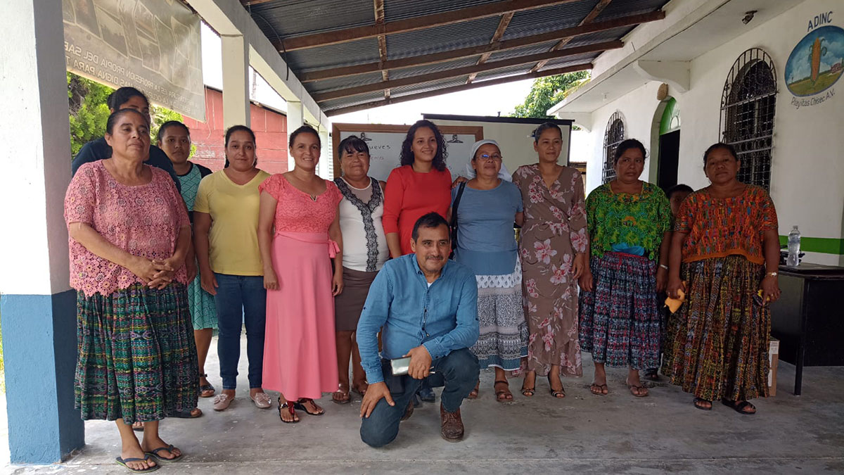 Solidaridad_Guatemala_Eta_Iota_Mujeres_Capacitaciones_Women_Training_Gallinas_Laying_Hens_Resiliencia_Resilience