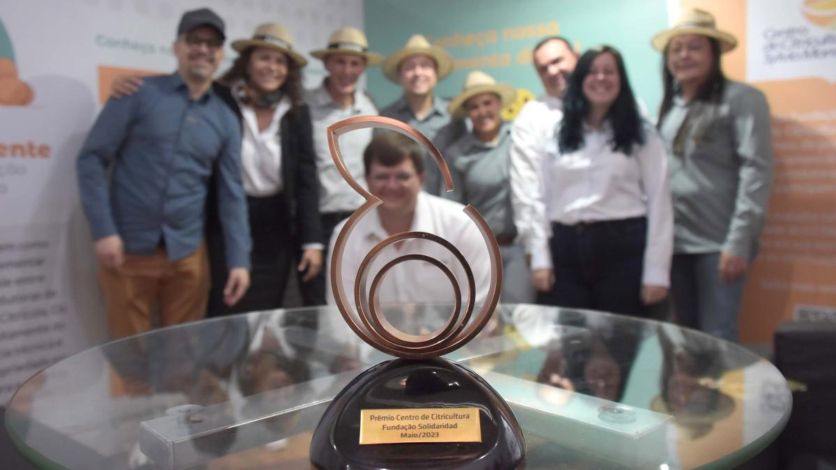 Premio del Centro de Citricultura a Solidaridad por Fruto Resiliente Premio del Centro de Citricultura a Solidaridad por Fruto Resiliente