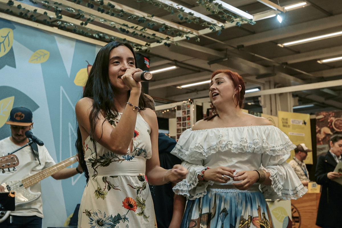 Canci&oacute;n As&oacute;mbrate