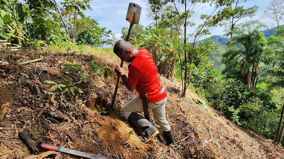 Amazonia Connect, Fidel, Colombia, soil work